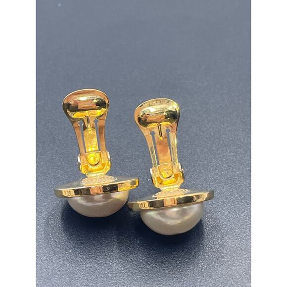 CHRISTIAN DIOR Vintage Designer Signed Gold Plated Faux Pearl Clip On Earrings - Picture 6 of 14